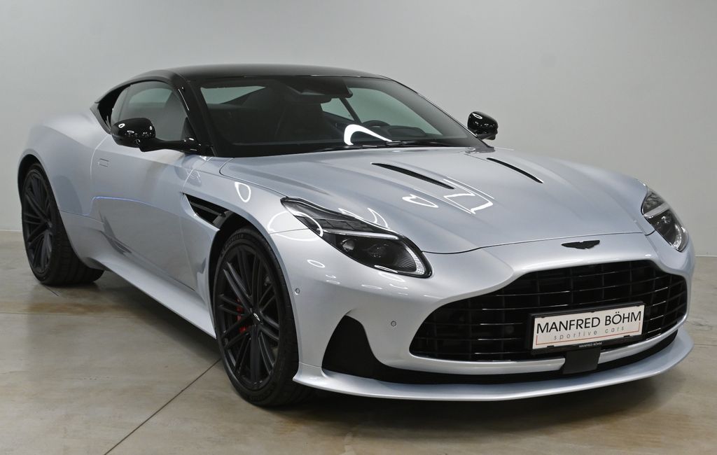 Aston Martin DB12 2025