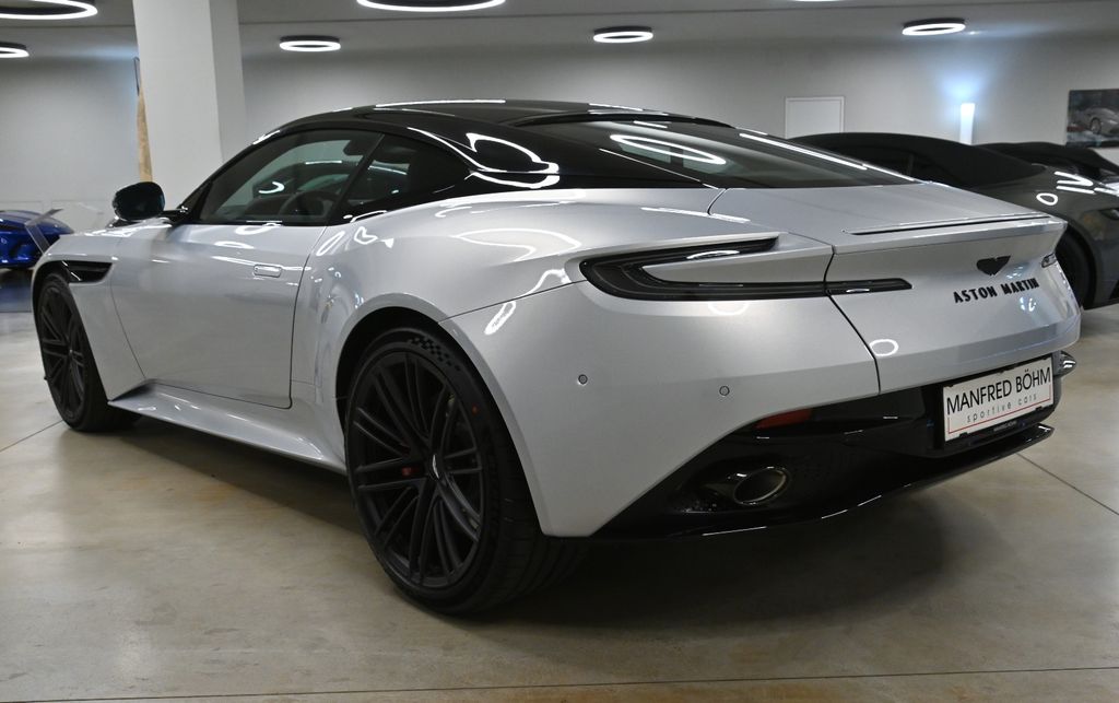 Aston Martin DB12 2025