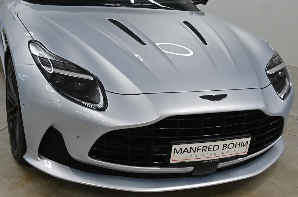 Aston Martin DB12 2025