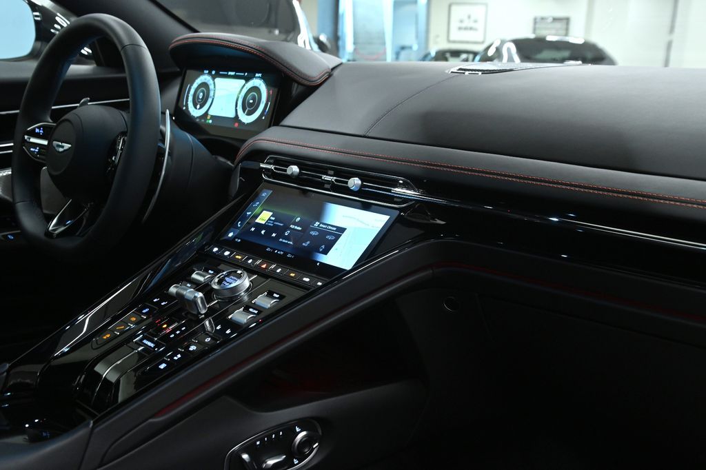 Aston Martin DB12 2025