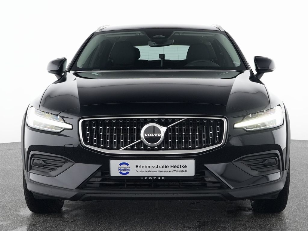 Volvo V60 Cross Country 2023