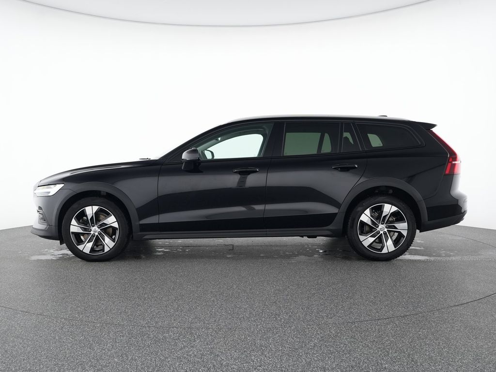 Volvo V60 Cross Country 2023