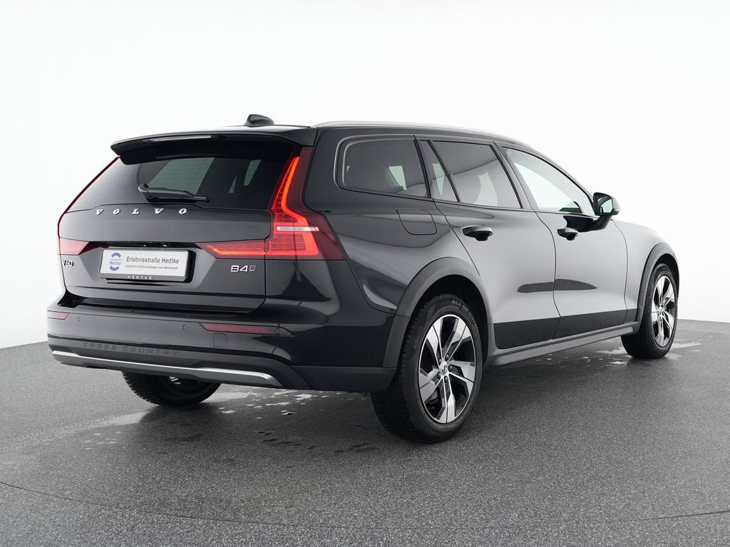 Volvo V60 Cross Country 2023