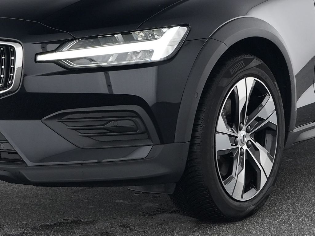 Volvo V60 Cross Country 2023