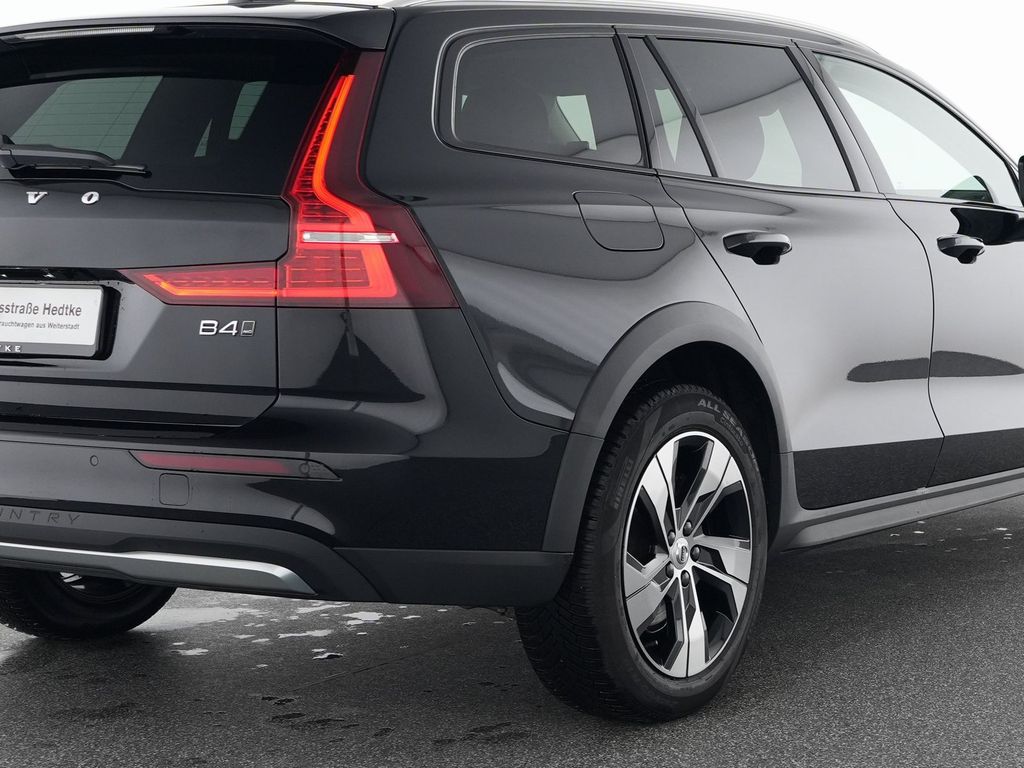 Volvo V60 Cross Country 2023
