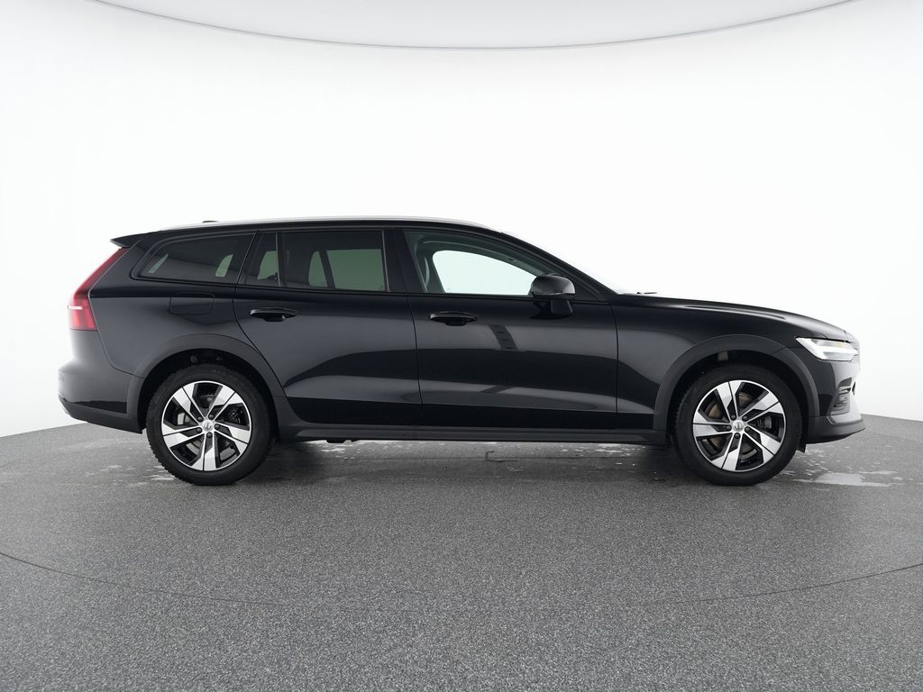 Volvo V60 Cross Country 2023