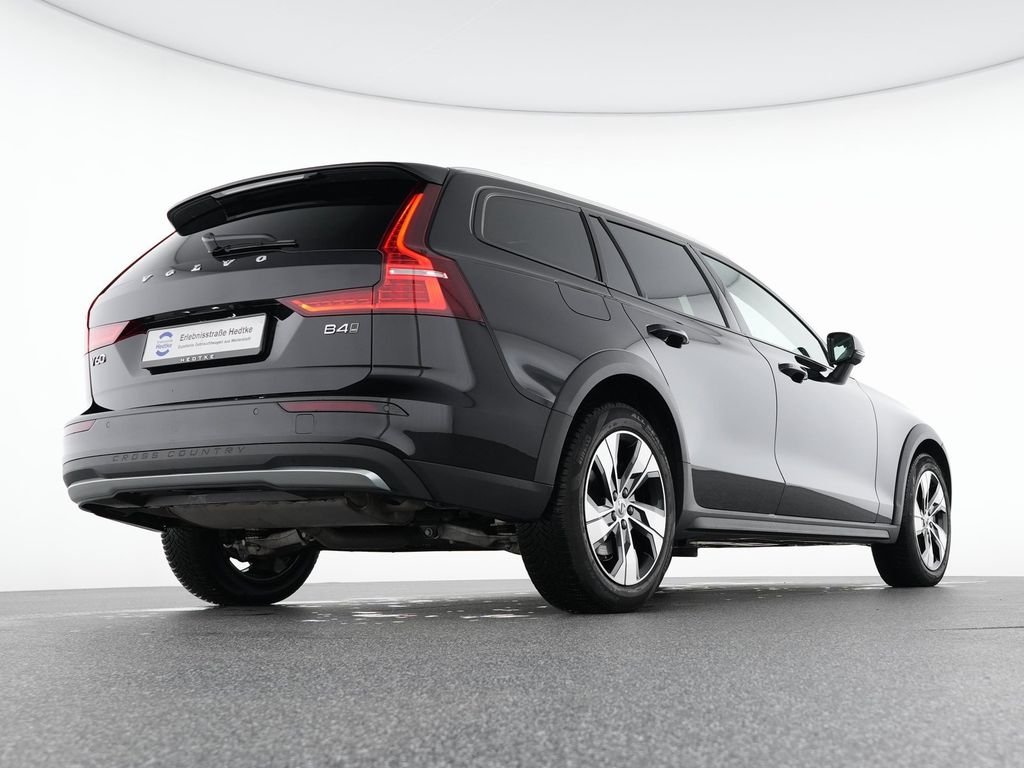 Volvo V60 Cross Country 2023