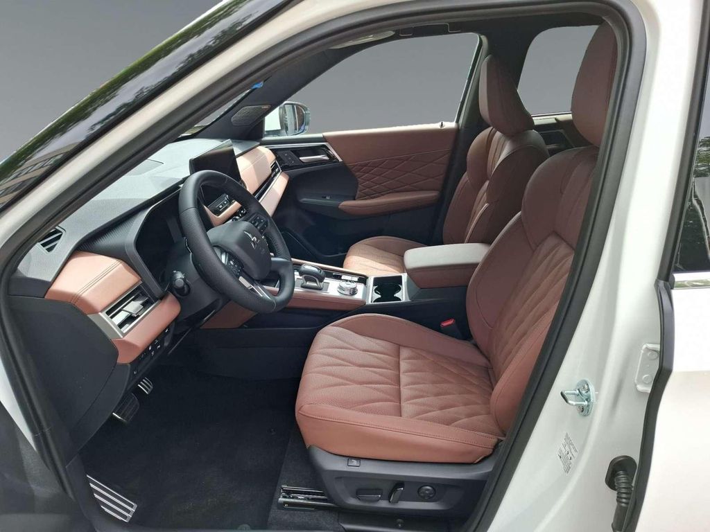 Mitsubishi Outlander 2025