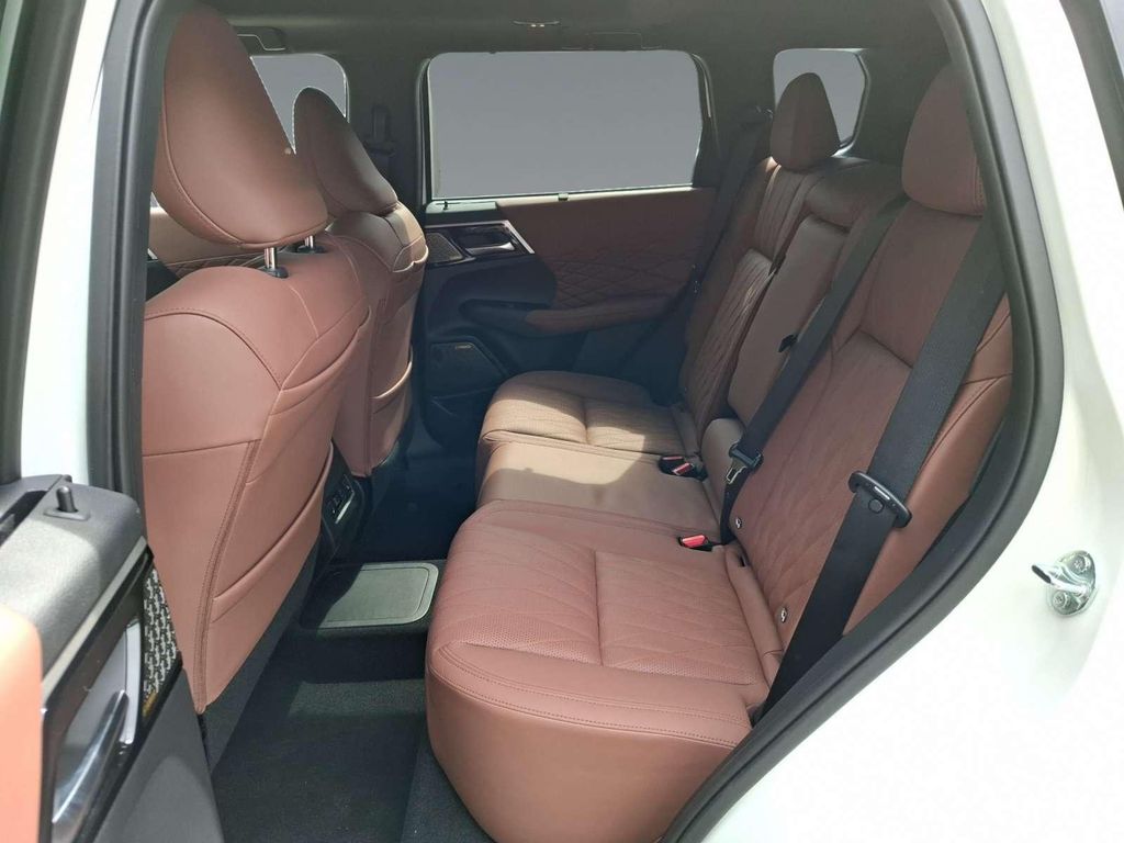 Mitsubishi Outlander 2025
