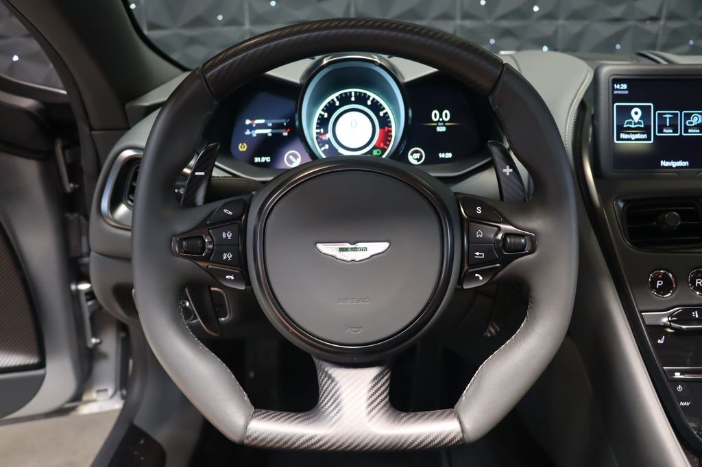 Aston Martin DBS 2023