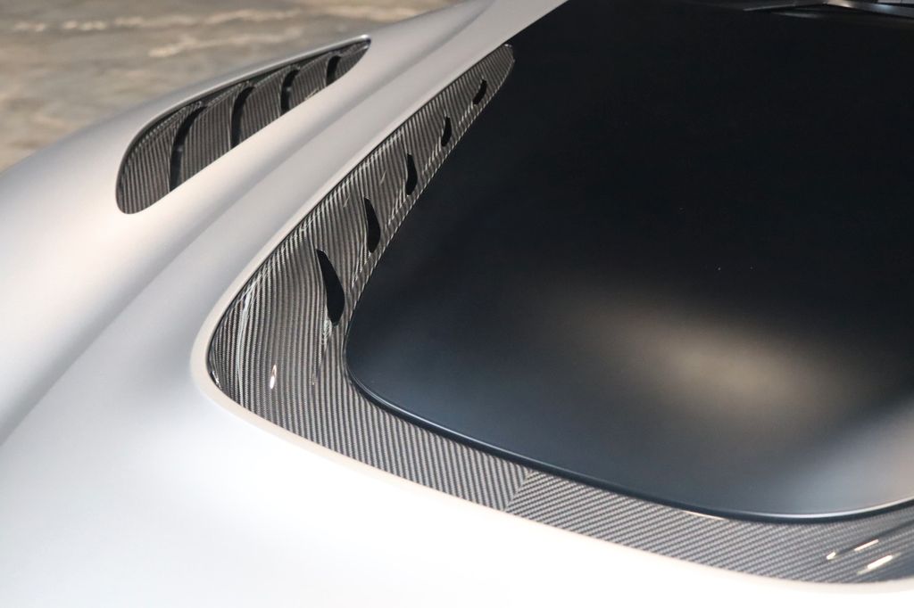 Aston Martin DBS 2023