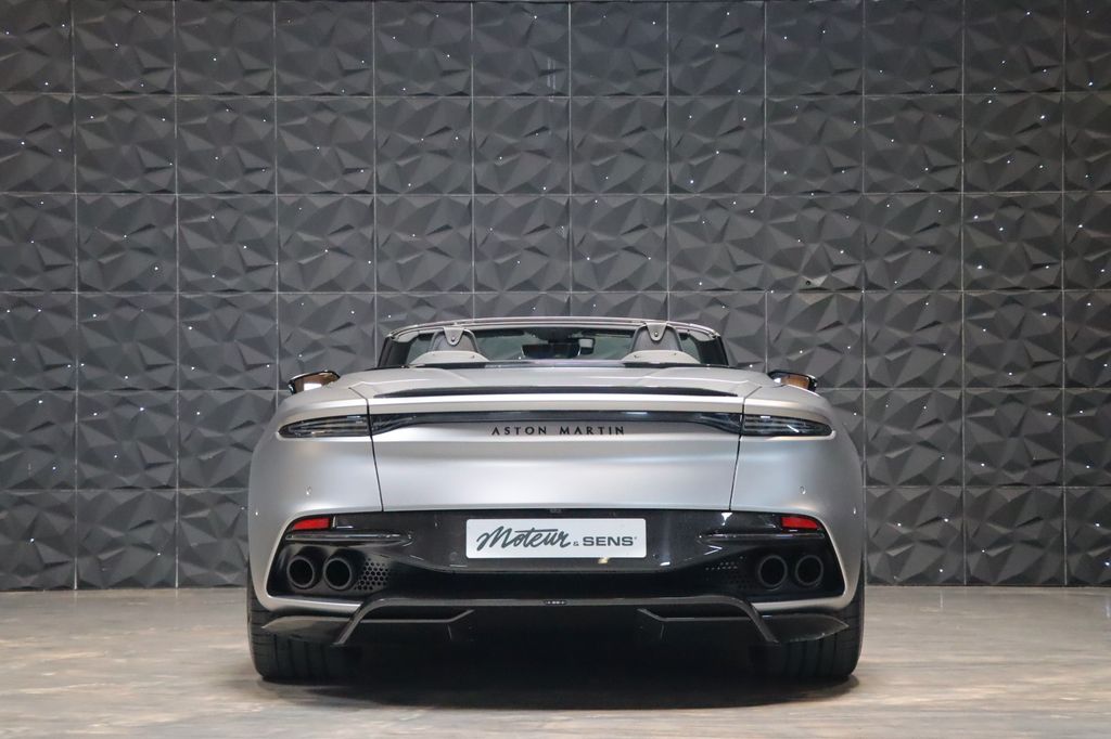 Aston Martin DBS 2023