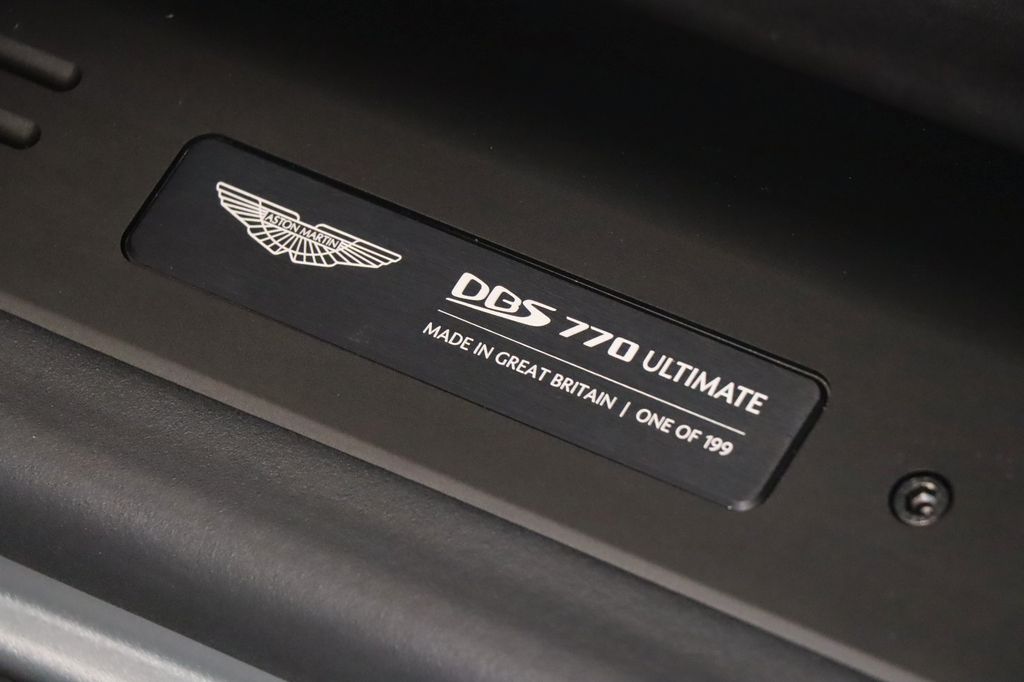 Aston Martin DBS 2023