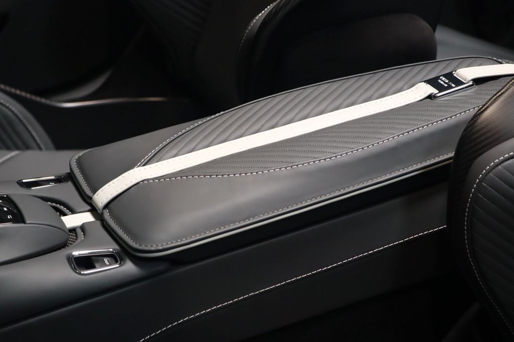 Aston Martin DBS 2023