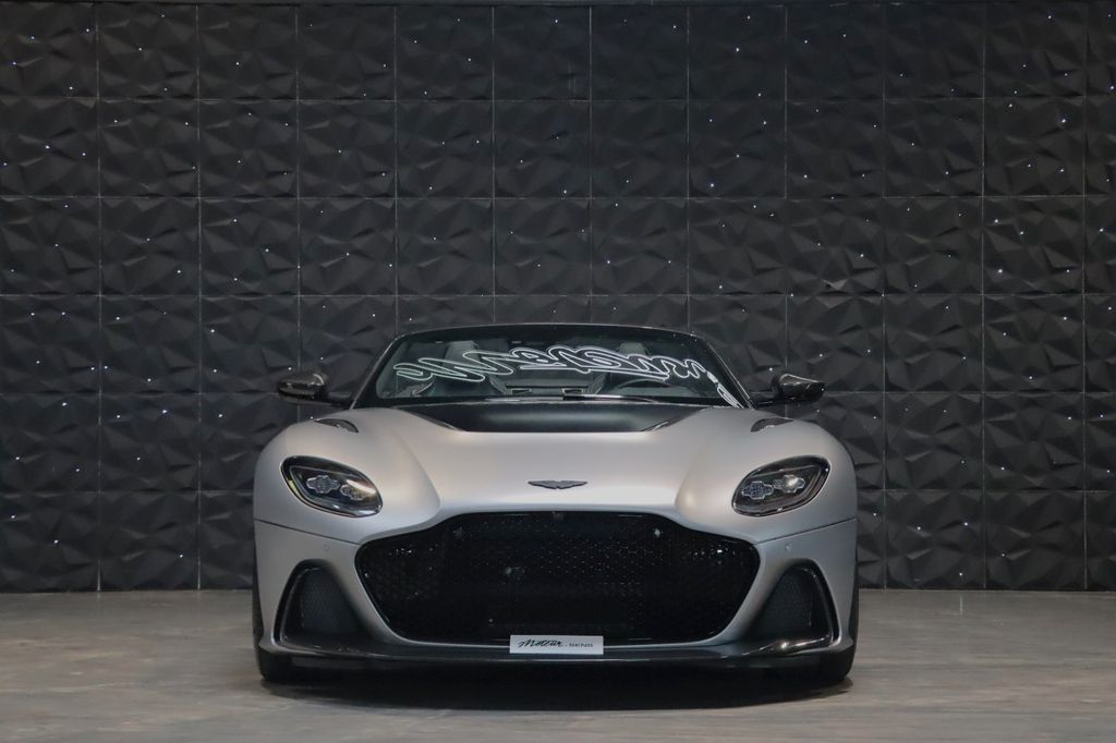 Aston Martin DBS 2023