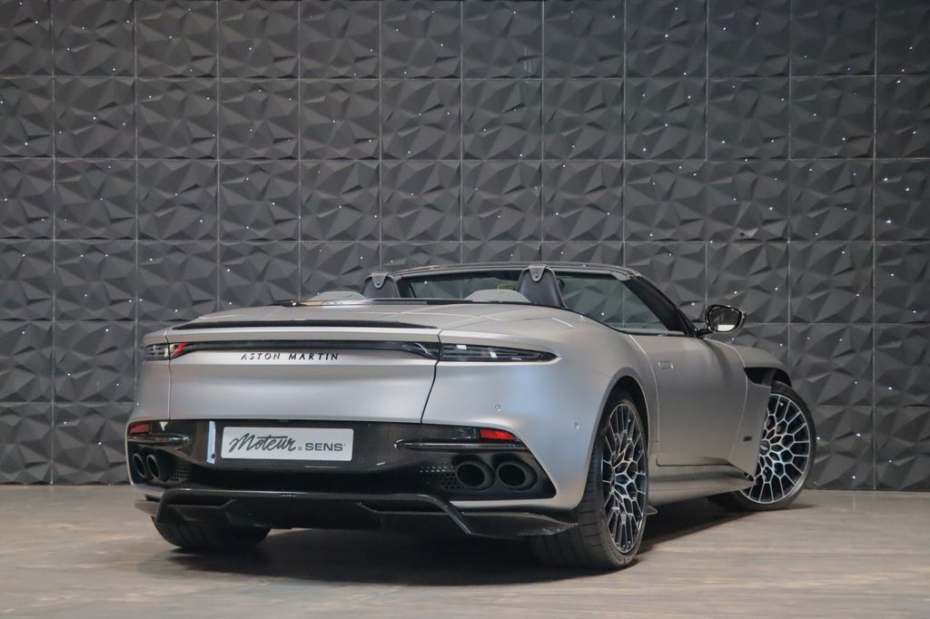 Aston Martin DBS 2023