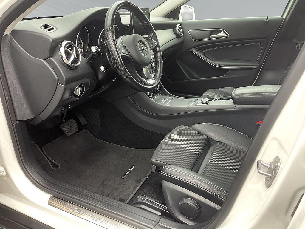 Mercedes-Benz GLA 180 2020