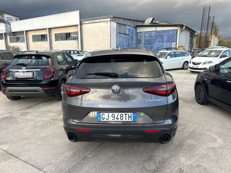 Alfa Romeo Stelvio 2022