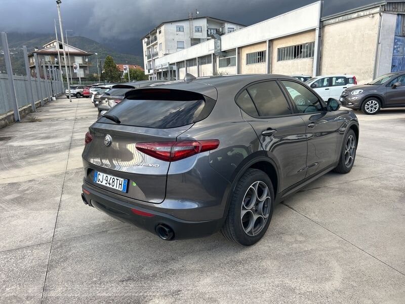 Alfa Romeo Stelvio 2022