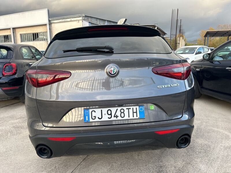 Alfa Romeo Stelvio 2022