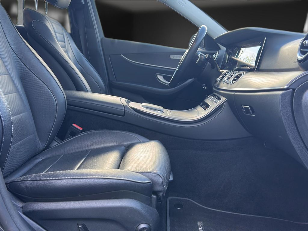 Mercedes-Benz E 300 2022