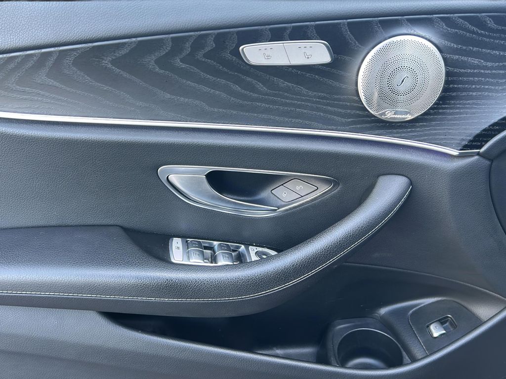 Mercedes-Benz E 300 2022