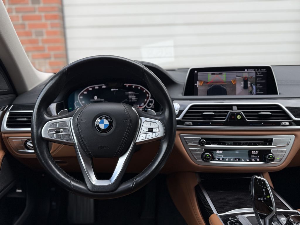 BMW 745 2020