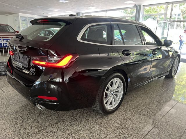 BMW 318 2022