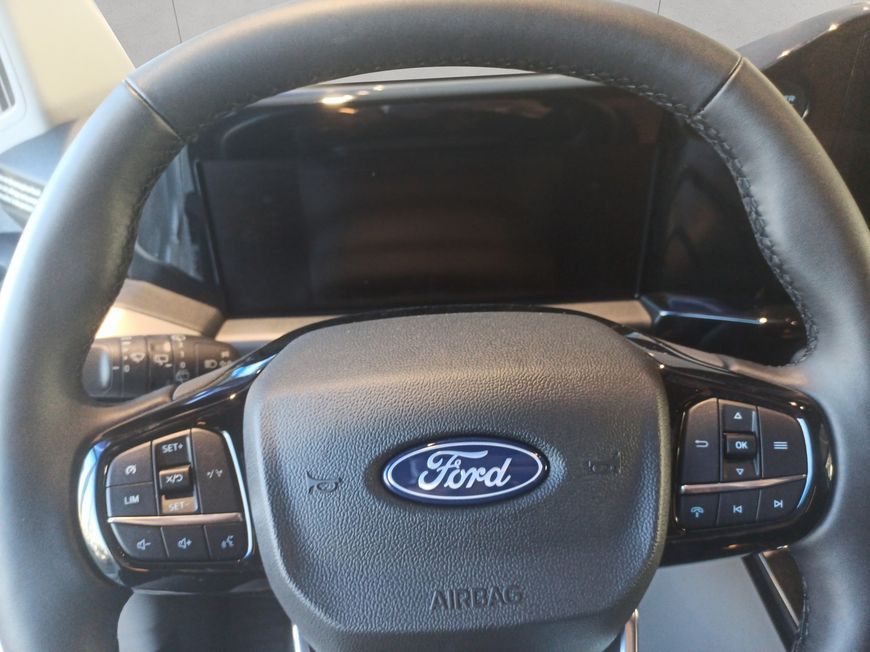 Ford Tourneo Custom 2025