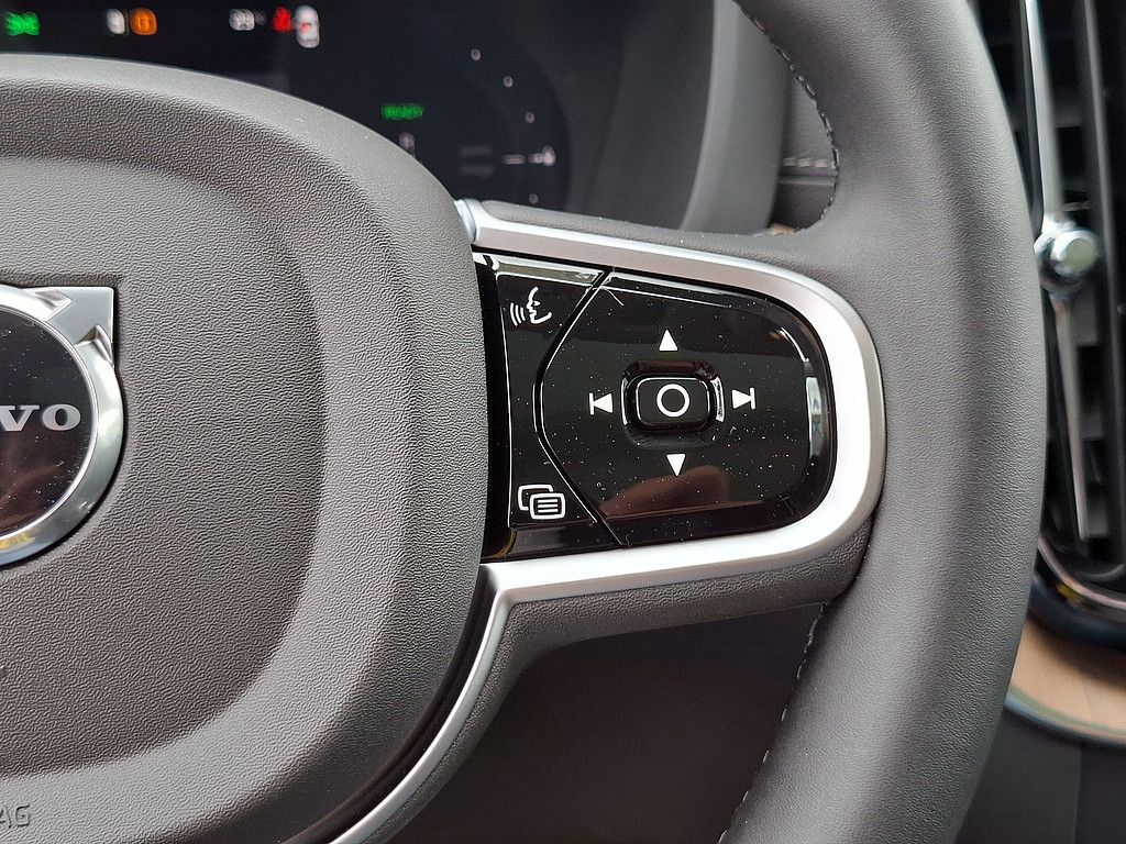 Volvo XC60 2025