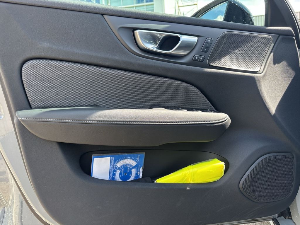Volvo V60 2024