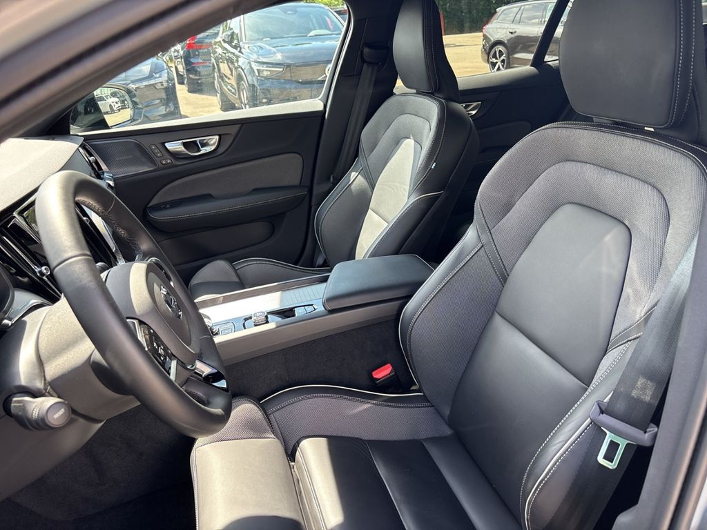 Volvo V60 2024