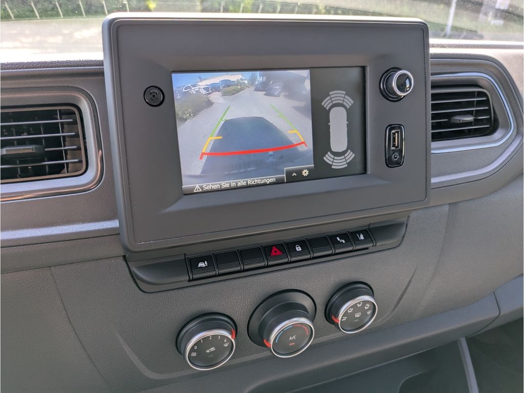 Nissan Interstar 2024