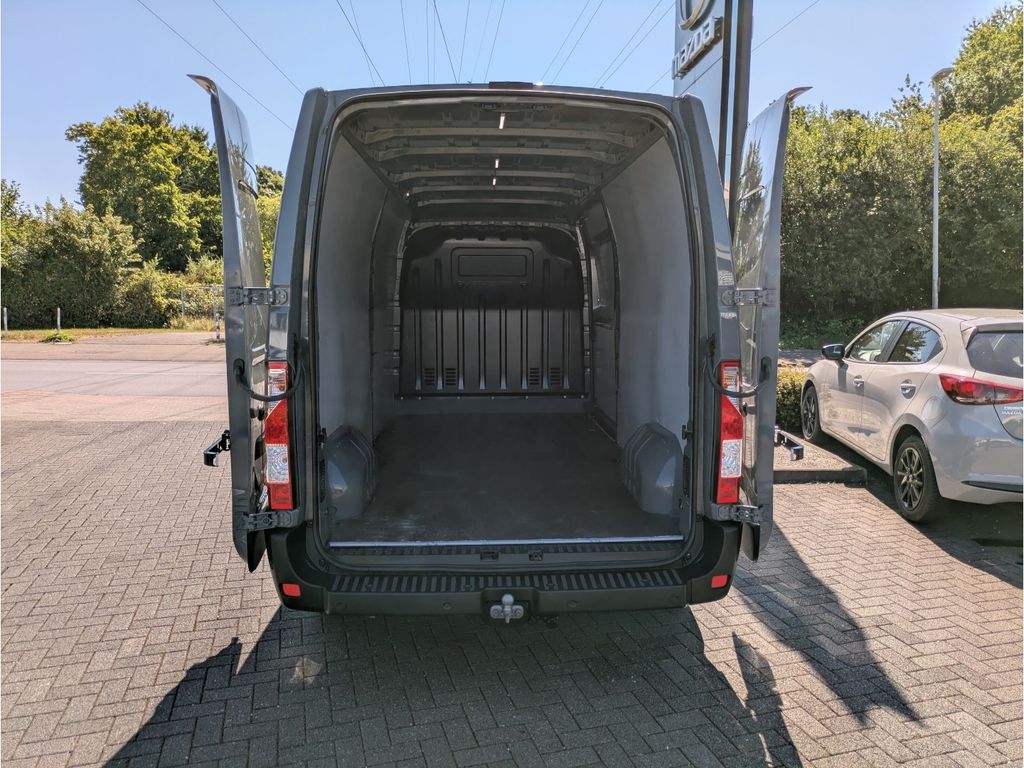 Nissan Interstar 2024