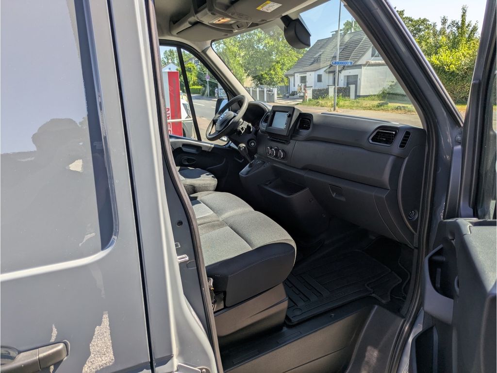 Nissan Interstar 2024