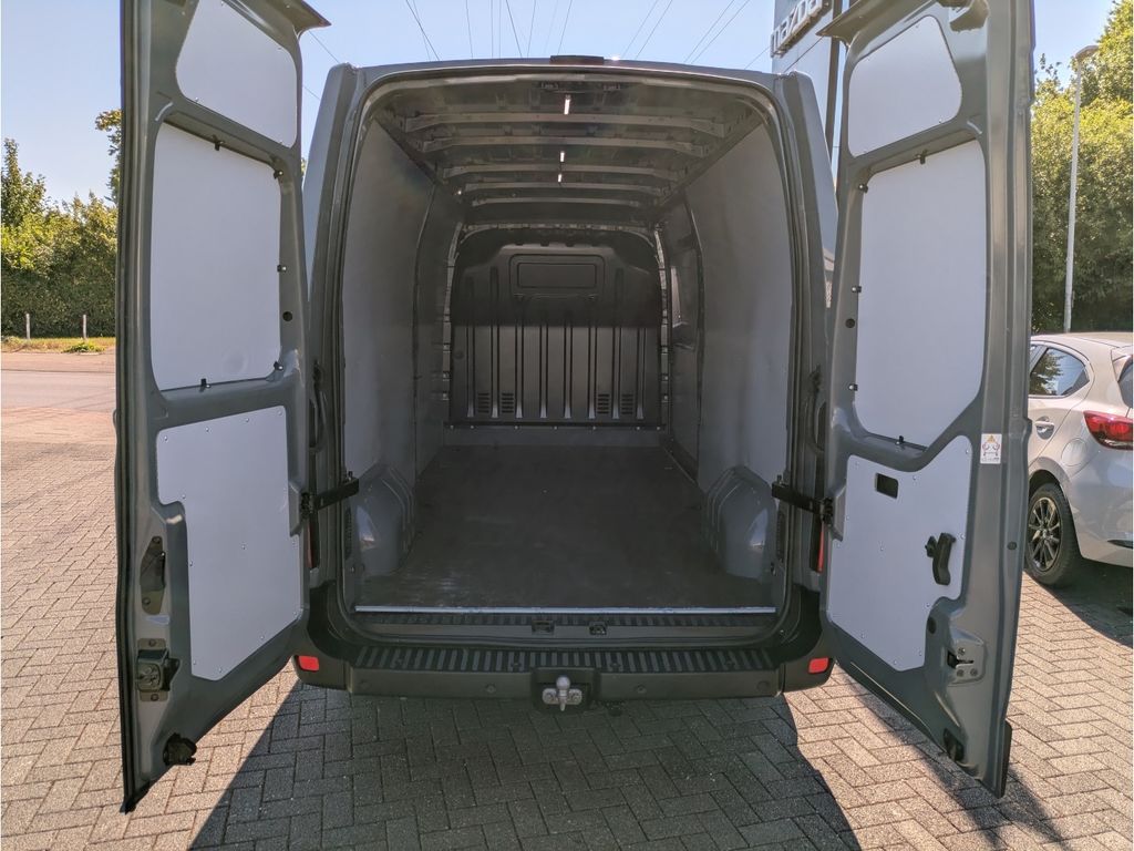 Nissan Interstar 2024