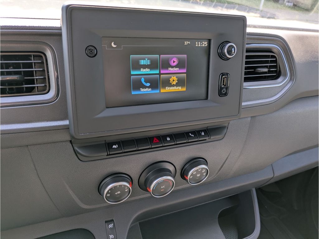 Nissan Interstar 2024