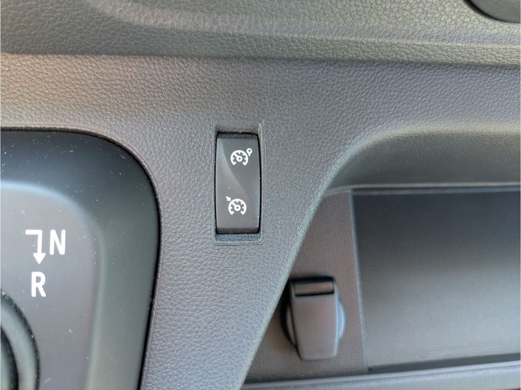 Nissan Interstar 2024