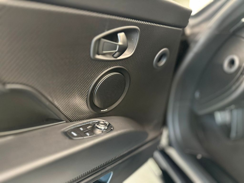 Aston Martin DB11 2020