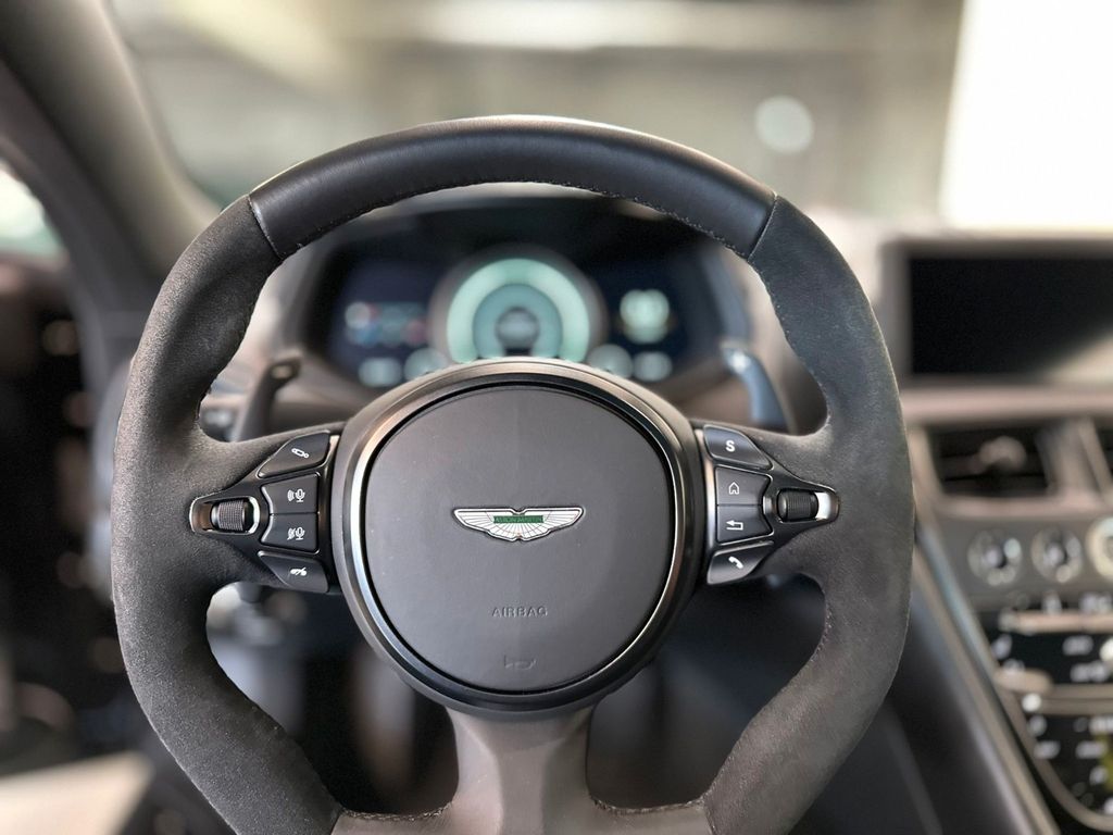 Aston Martin DB11 2020