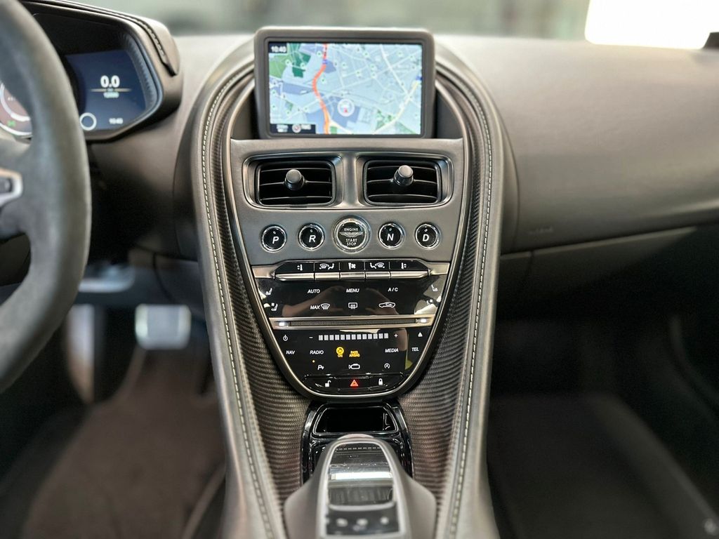 Aston Martin DB11 2020