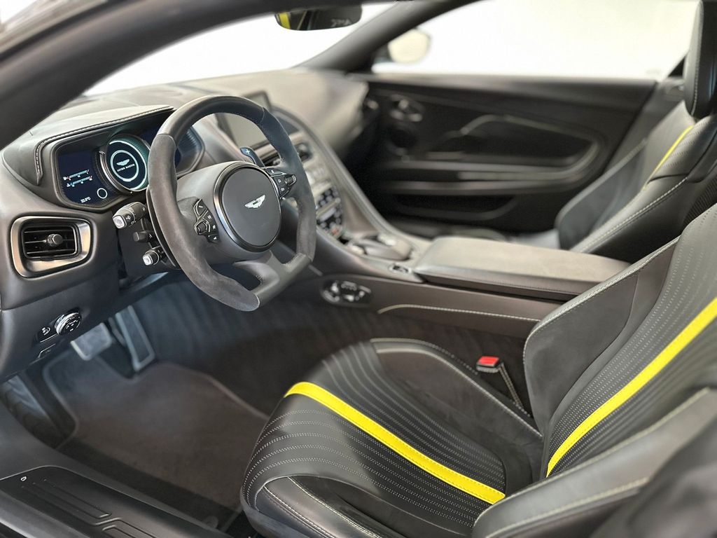 Aston Martin DB11 2020