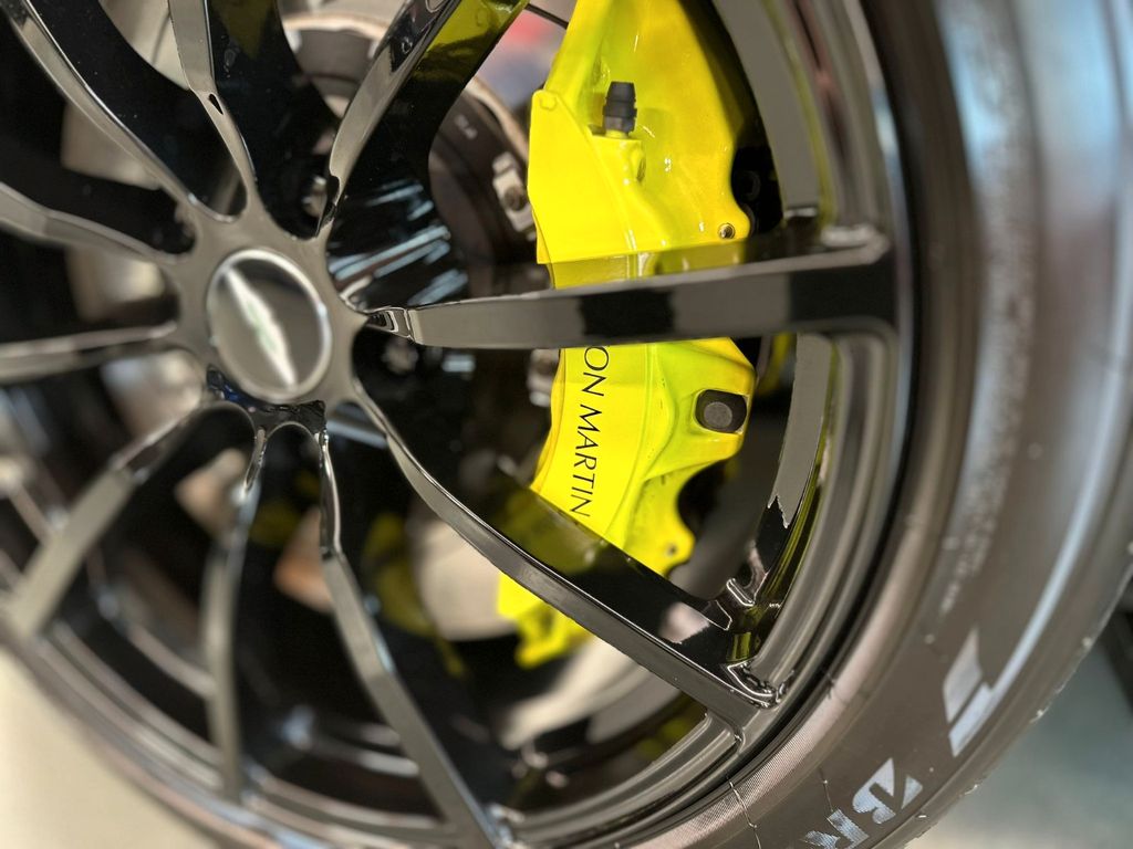 Aston Martin DB11 2020