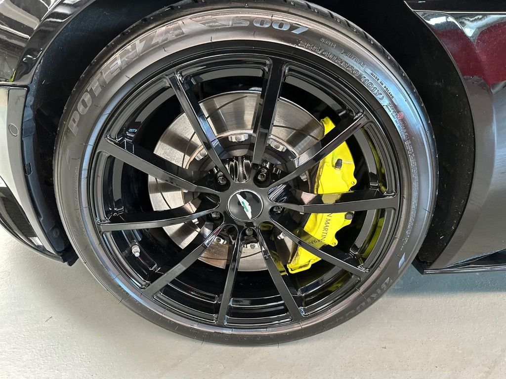 Aston Martin DB11 2020