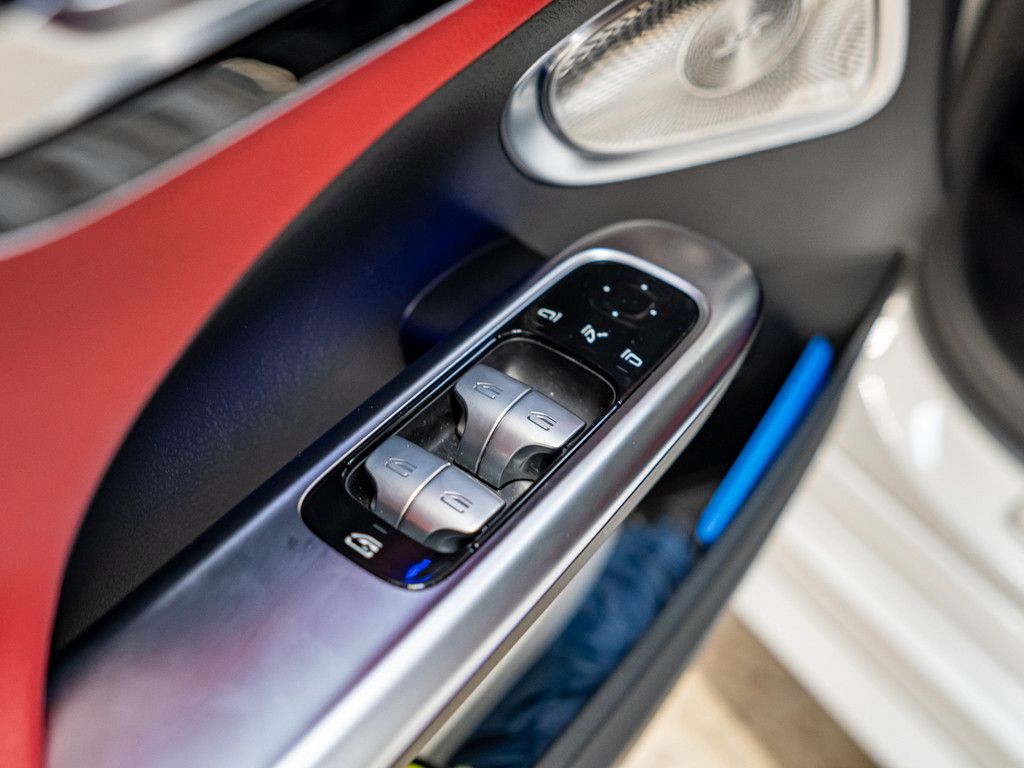 Mercedes-Benz C 300 2025