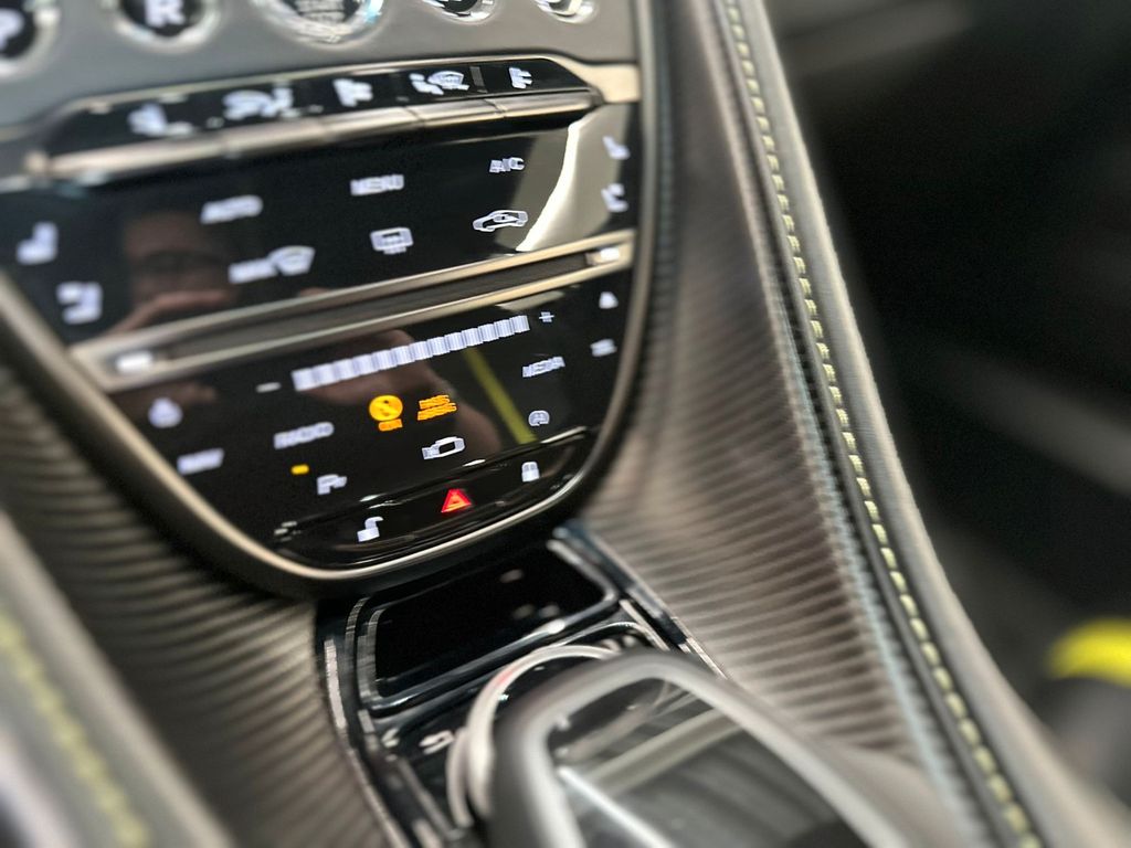 Aston Martin DB11 2020