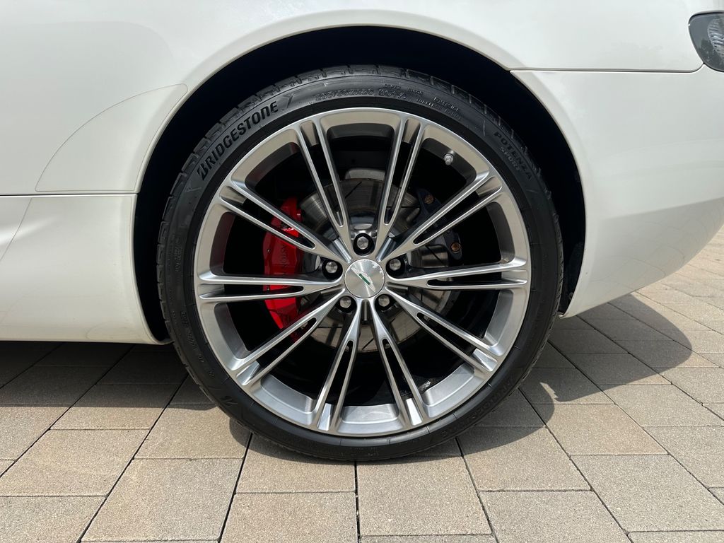 Aston Martin DB9 2011