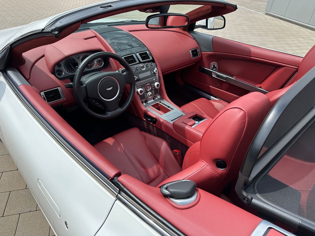 Aston Martin DB9 2011