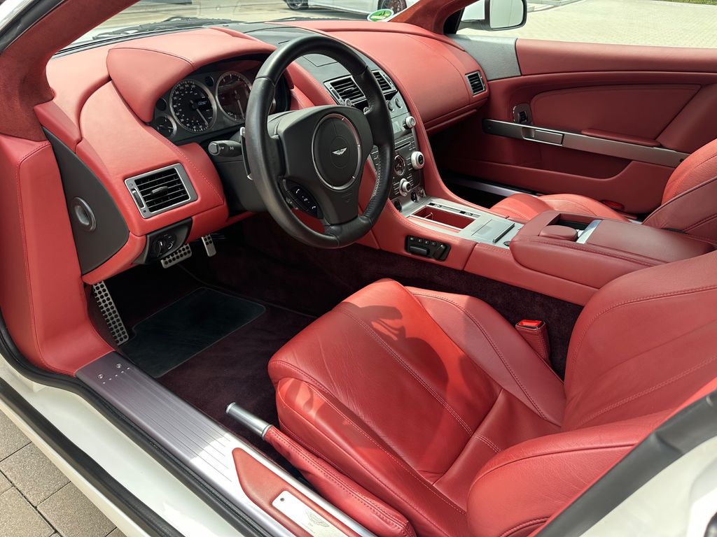 Aston Martin DB9 2011