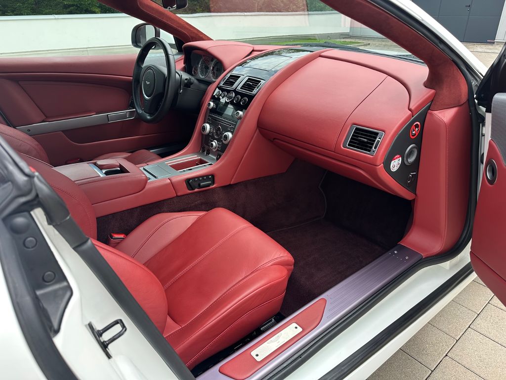 Aston Martin DB9 2011